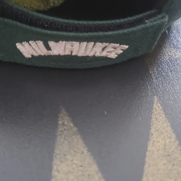 Milwaukee Bucks Hat - Picture 5 of 7